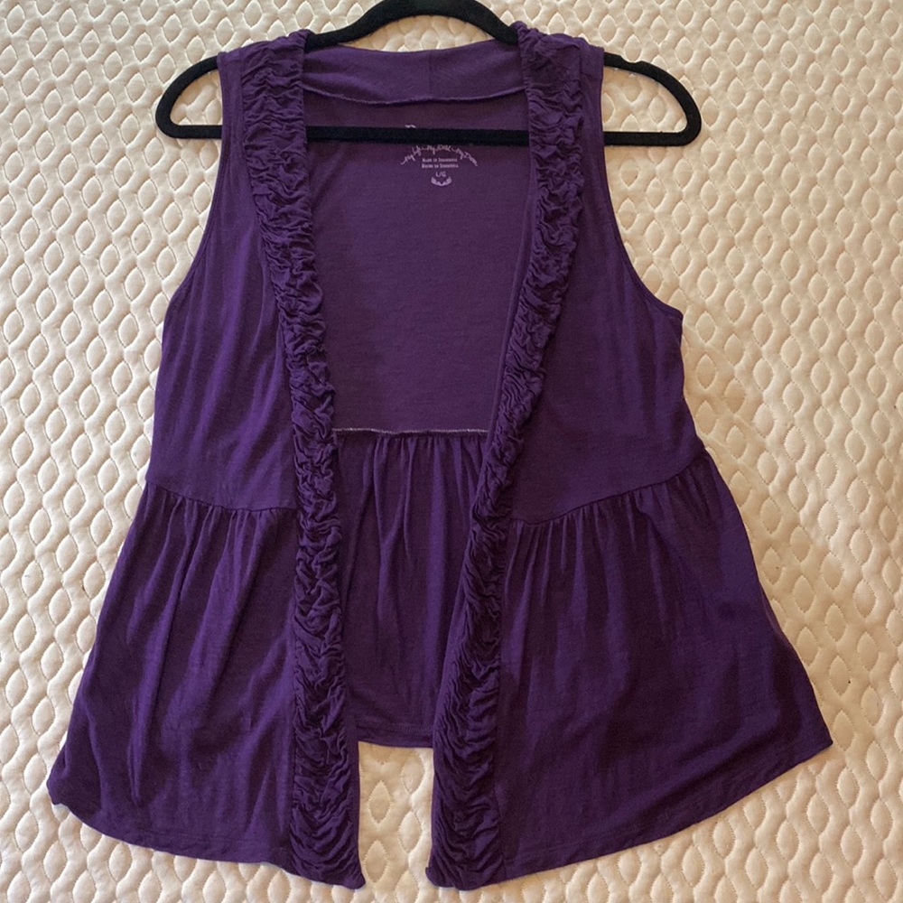 Super cute, lightweight swing vest. Never worn.